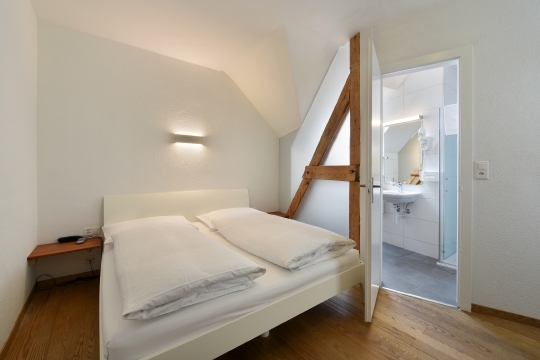 Economy Doppelzimmer mit Dusche/WC/Queensize-Bett