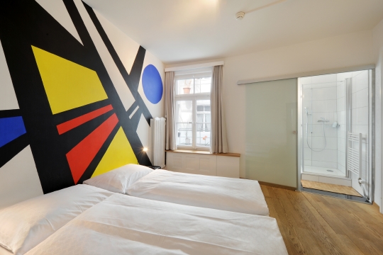 Economy Doppelzimmer mit Dusche/WC/Queensize-Bett