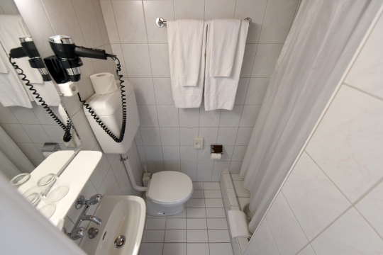 Economy Doppelzimmer mit Dusche/WC/Queensize-Bett